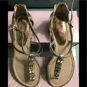 15% Off Any Item in Entire Closet 25% Off $150